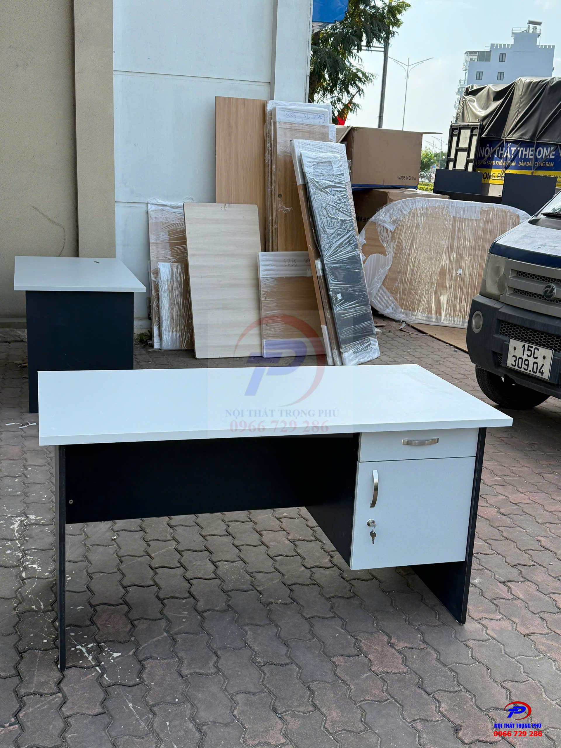 Bàn làm việc văn phòng gỗ công nghiệp hộc treo màu ghi chì 140x70x75cm