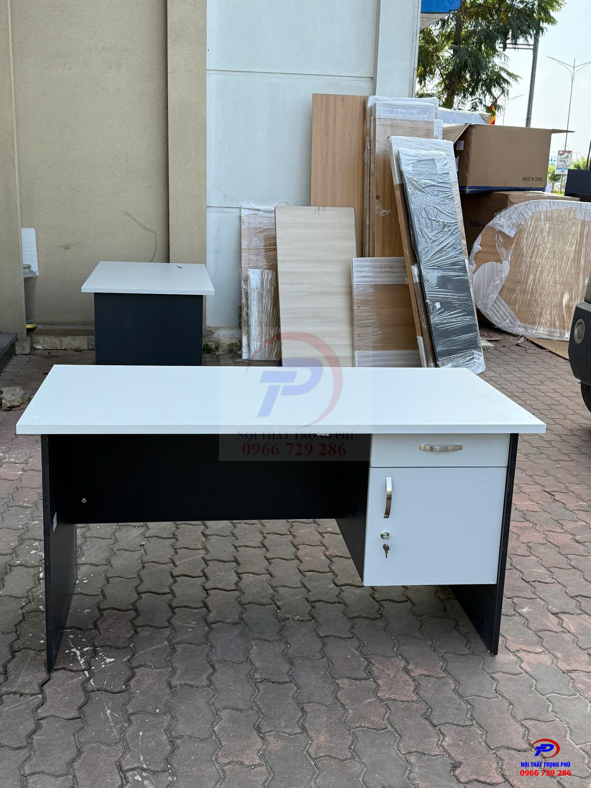 Bàn làm việc văn phòng gỗ công nghiệp hộc treo màu ghi chì 140x70x75cm