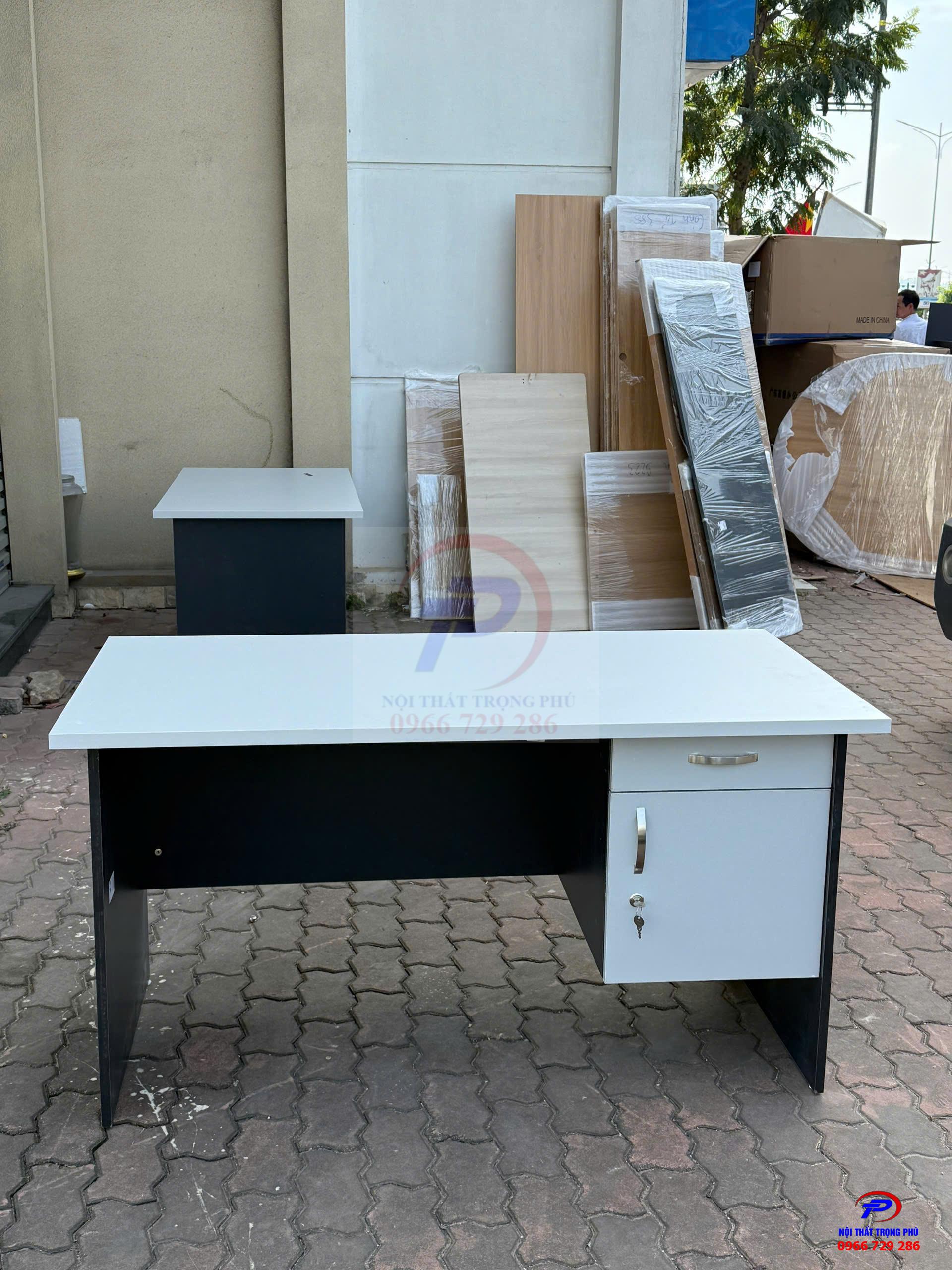 Bàn làm việc văn phòng gỗ công nghiệp hộc treo màu ghi chì 140x70x75cm